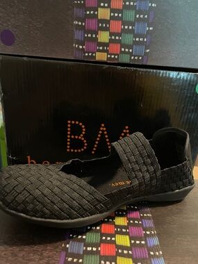 bernie mev. Women’s Cuddly Black Woven Mary Jane Moccasin size 36 NIB